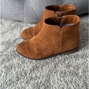 Girls boots came and Jack size 1; like new